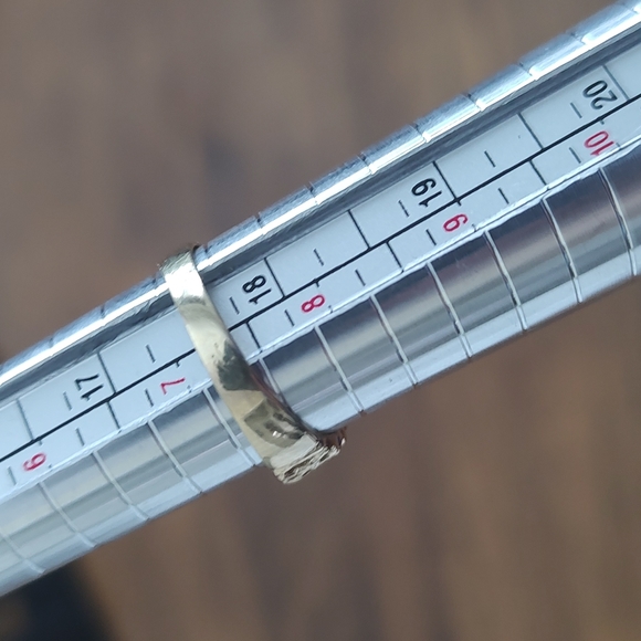 I0k Solid  Yellow Gold diamond ring - Picture 5 of 9